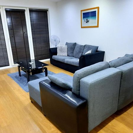 Max'Em Lexington Luxury Apartment 슬라우 외부 사진