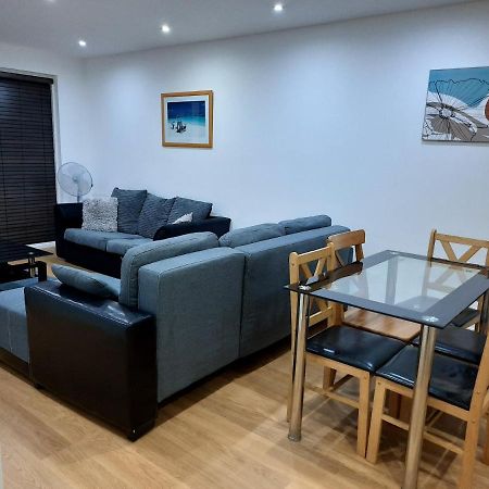 Max'Em Lexington Luxury Apartment 슬라우 외부 사진