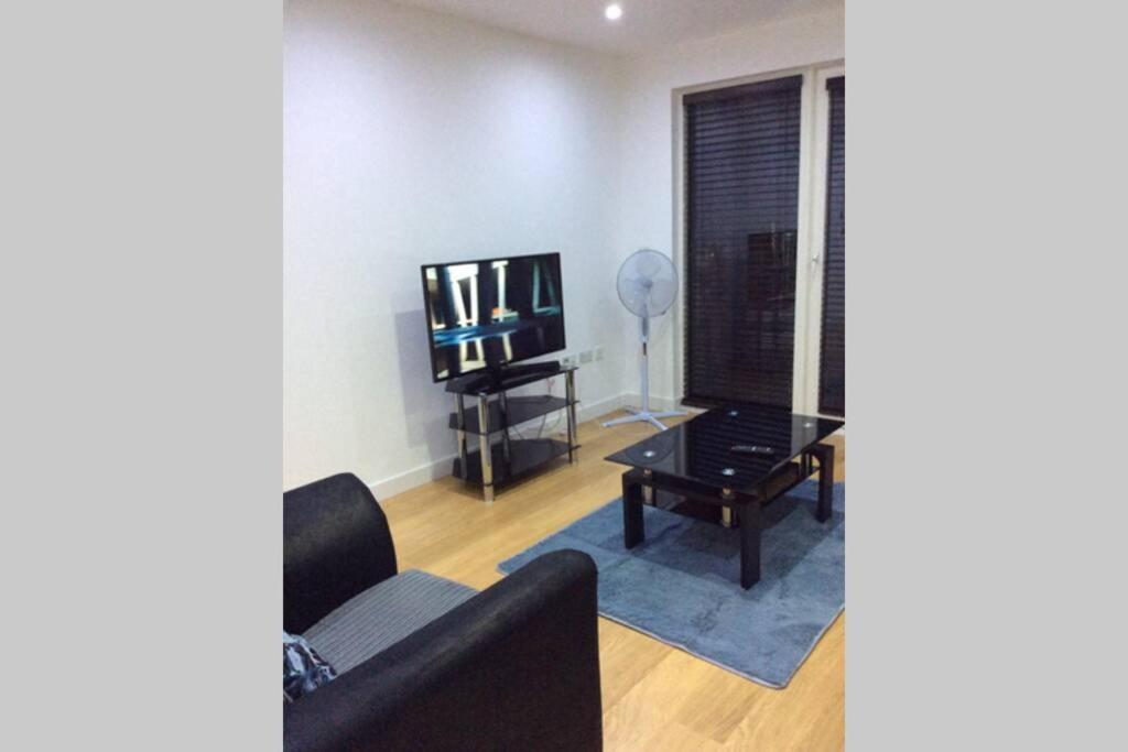 Max'Em Lexington Luxury Apartment 슬라우 외부 사진