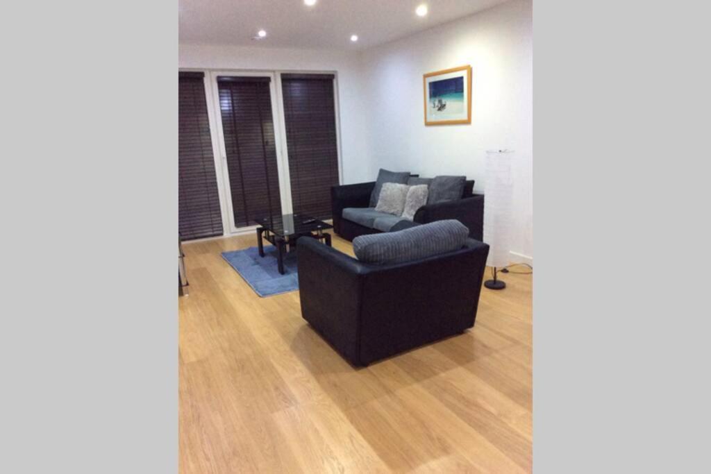 Max'Em Lexington Luxury Apartment 슬라우 외부 사진