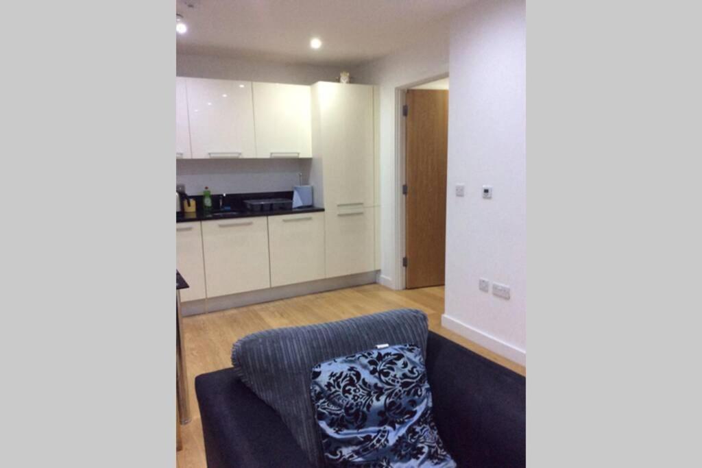Max'Em Lexington Luxury Apartment 슬라우 외부 사진