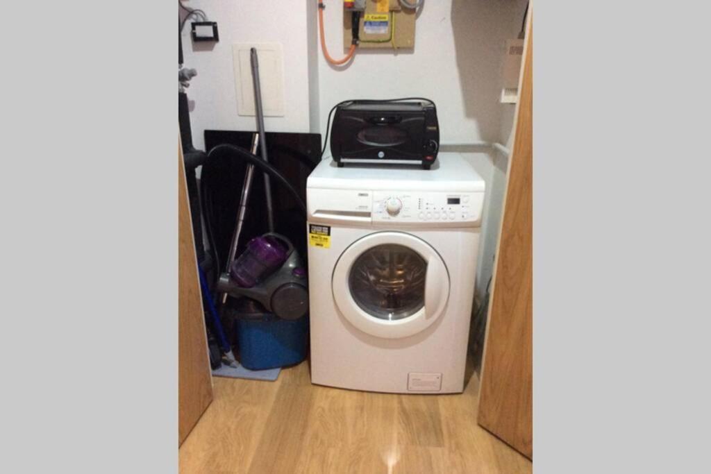 Max'Em Lexington Luxury Apartment 슬라우 외부 사진