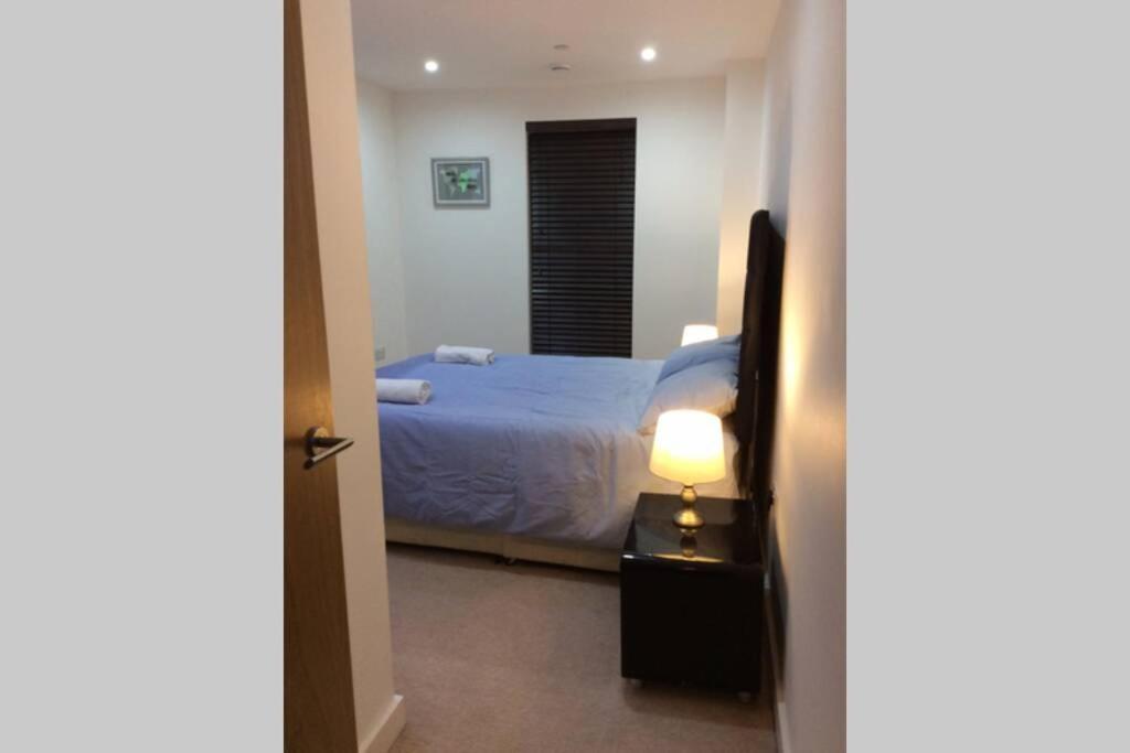 Max'Em Lexington Luxury Apartment 슬라우 외부 사진