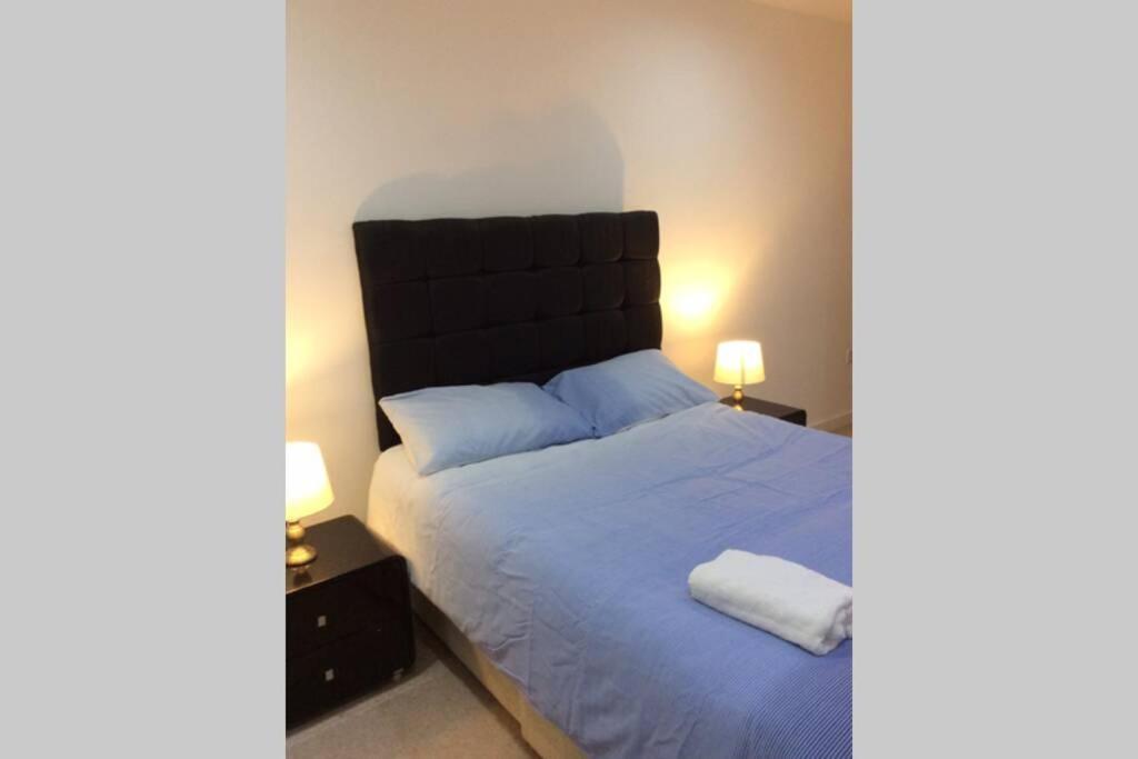 Max'Em Lexington Luxury Apartment 슬라우 외부 사진