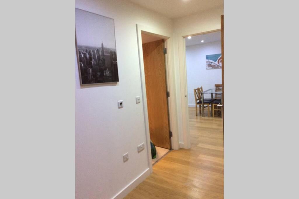 Max'Em Lexington Luxury Apartment 슬라우 외부 사진