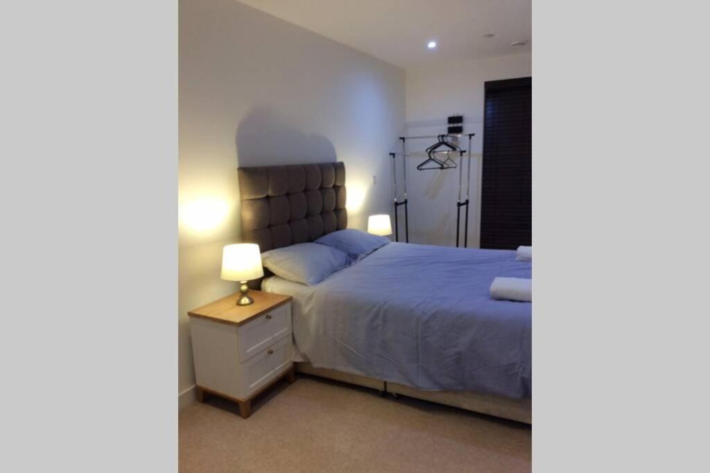Max'Em Lexington Luxury Apartment 슬라우 외부 사진