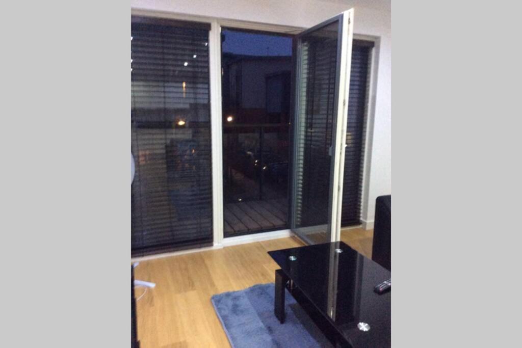 Max'Em Lexington Luxury Apartment 슬라우 외부 사진