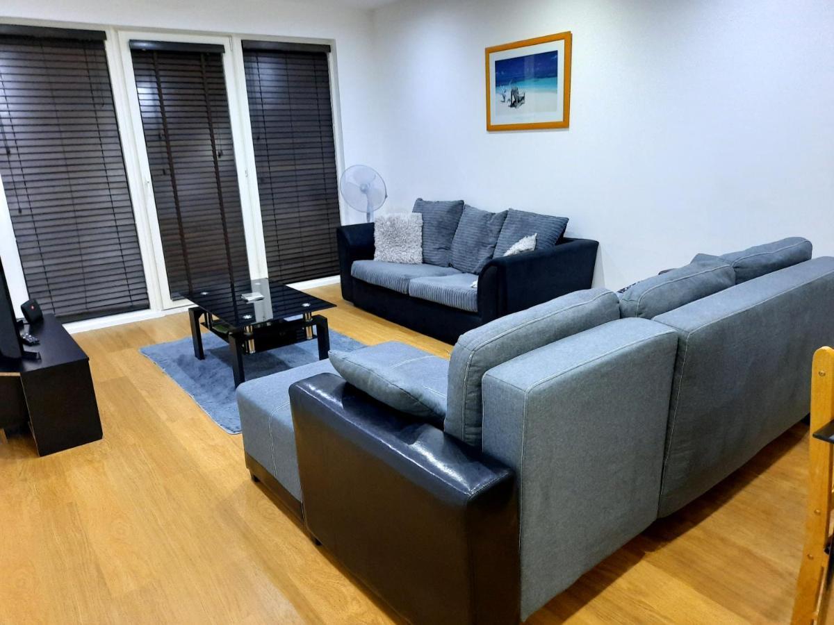 Max'Em Lexington Luxury Apartment 슬라우 외부 사진