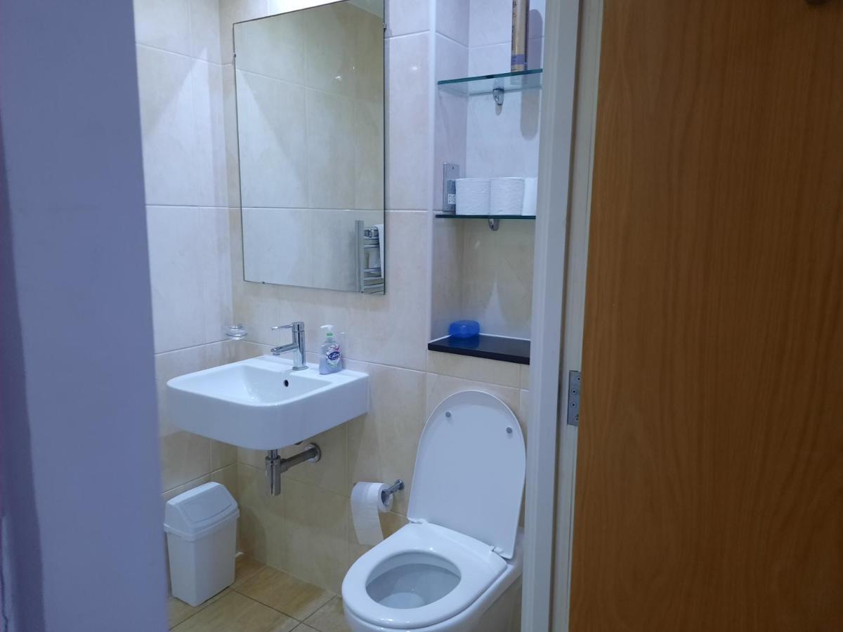 Max'Em Lexington Luxury Apartment 슬라우 외부 사진