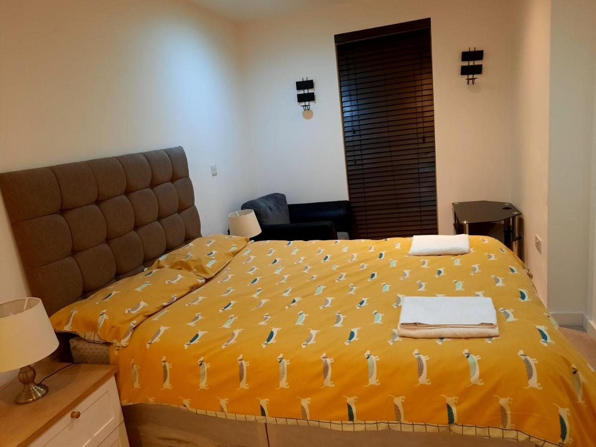 Max'Em Lexington Luxury Apartment 슬라우 외부 사진