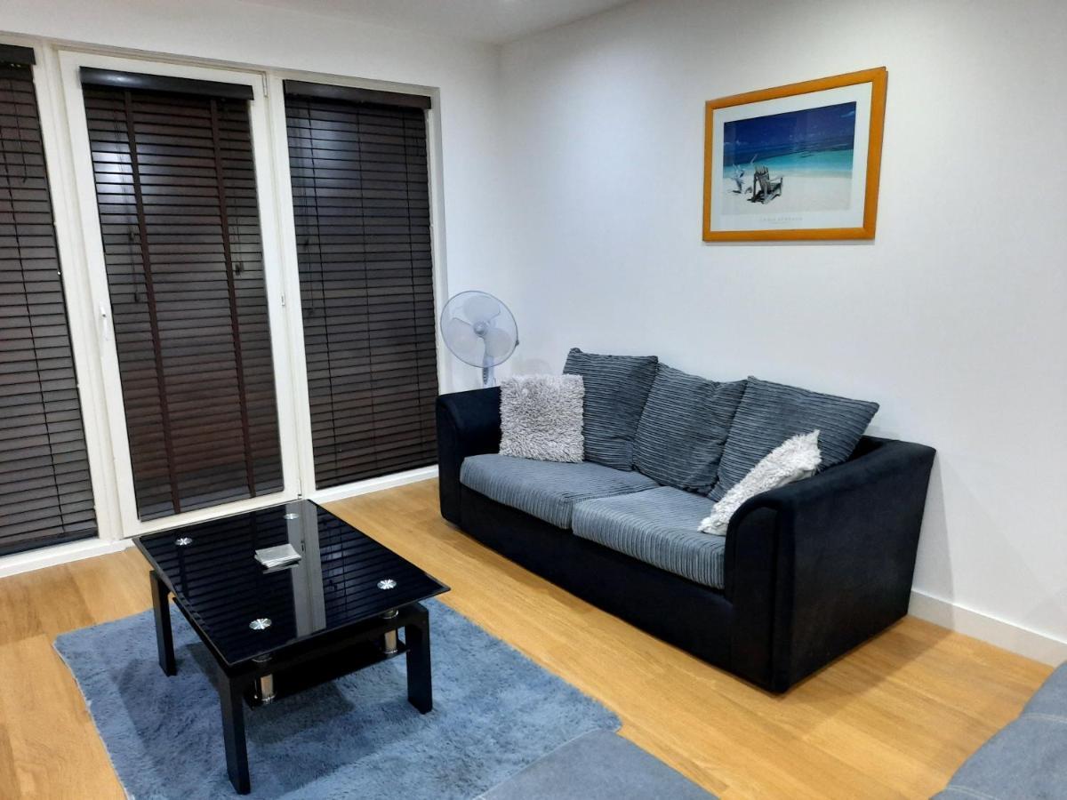 Max'Em Lexington Luxury Apartment 슬라우 외부 사진